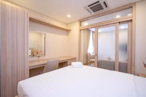 Deluxe Apartment with Window
