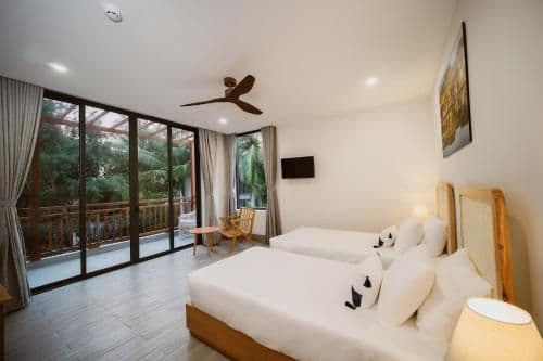 Family Room with Garden View