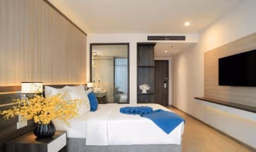 Senior Deluxe Room with City View
