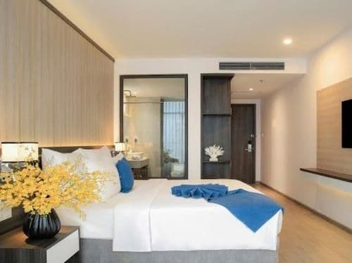 Senior Deluxe Room with City View