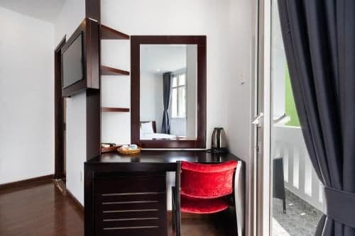 Family Room with Balcony and City View