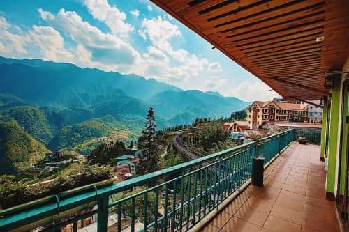 Apartment with Mountain View