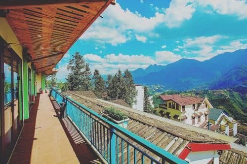 Apartment with Mountain View