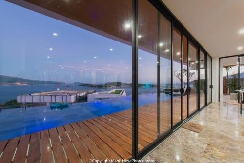 Six-Bedroom Villa Beach Front with Private Pool