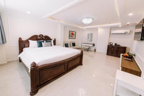 Executive Suite with Window
