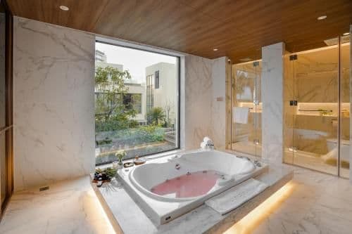 Beachfront Six-Bedroom Pool Villa - Free Airport Transfers & 1 Set Afternoon Tea-Terms and condition applied