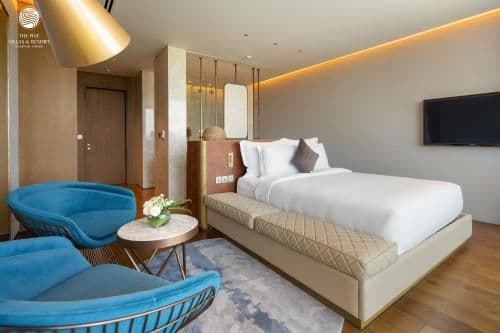 Beachfront Six-Bedroom Pool Villa - Free Airport Transfers & 1 Set Afternoon Tea-Terms and condition applied