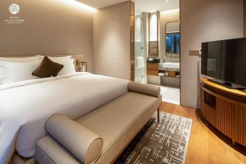 Beachfront Six-Bedroom Pool Villa - Free Airport Transfers & 1 Set Afternoon Tea-Terms and condition applied