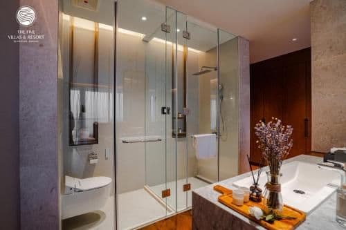 Beachfront Six-Bedroom Pool Villa - Free Airport Transfers & 1 Set Afternoon Tea-Terms and condition applied