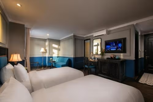 Suite with Pool View