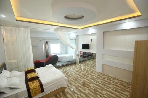 Deluxe King Room