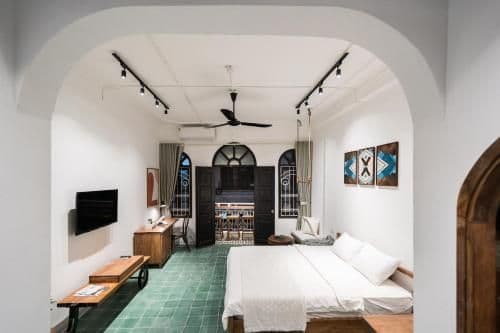 Deluxe King Suite