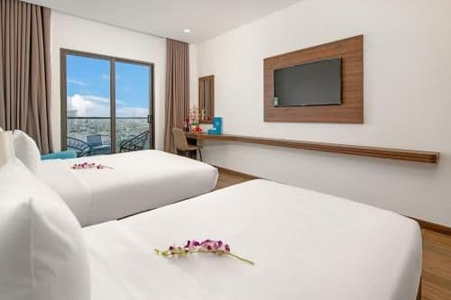 Deluxe Triple Room with City View