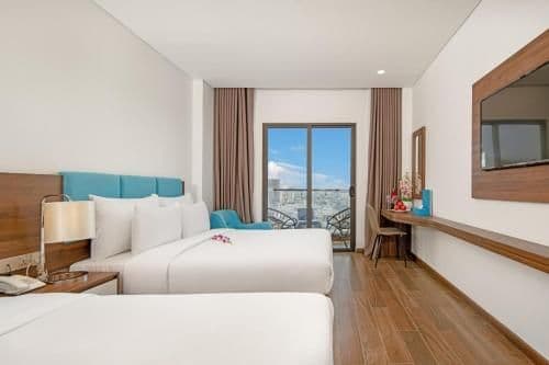 Twin Room with Partial City View and River View