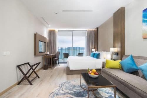 Deluxe King Room with Sea View