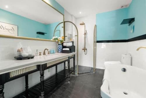 One Bedroom Apartment Double City View