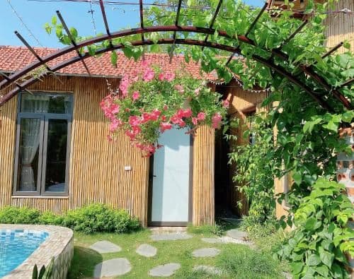 Bungalow with Garden View