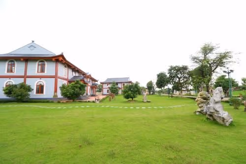 Villa with Garden View