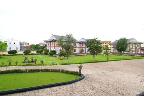 Villa with Garden View