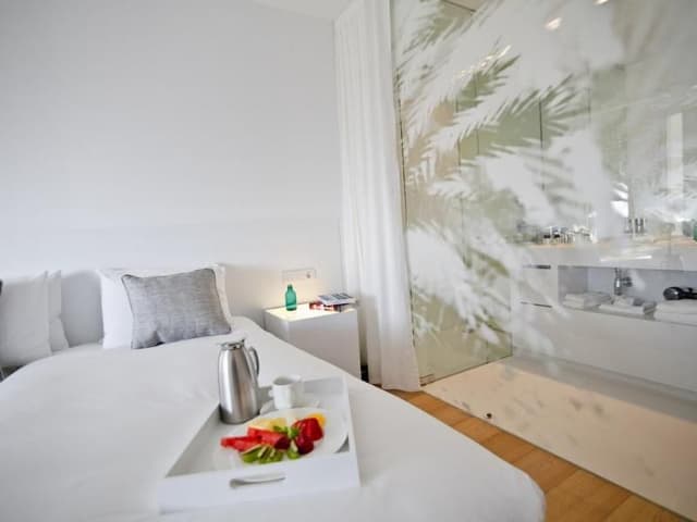 DOUBLE DELUXE GUEST ROOM
