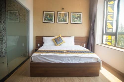 Deluxe Double Room with Side Sea View