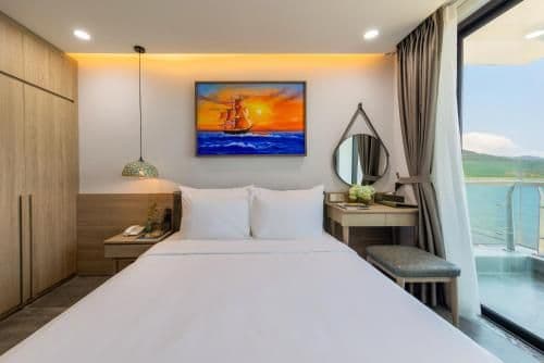 Deluxe Double Room with Balcony and Sea View