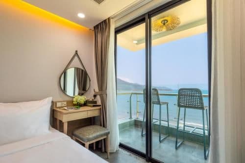 Deluxe Double Room with Balcony and Sea View