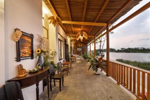 The Boathouse Riverside Homestay1