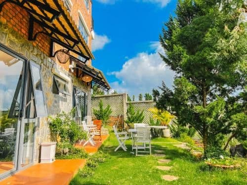 Apartment with Garden View