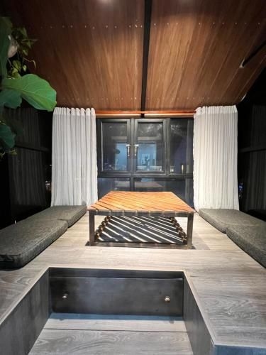 May Home3