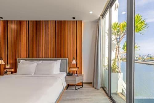 Special Offer - Deluxe Riverfront With Balcony