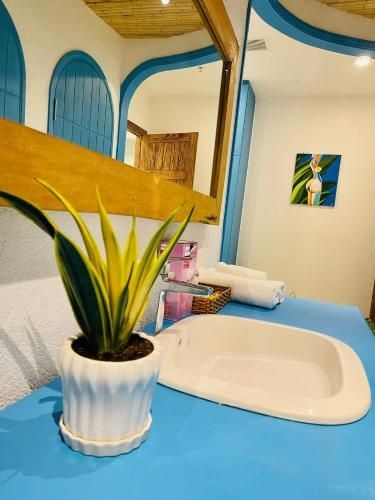 Aria Resort - BlueShaphire Can ho nghi duong co ho boi va bai tam rieng2