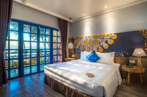 Deluxe Beachfront King Bed