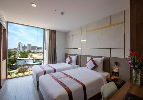 Deluxe Double or Twin Room with Partial Sea View