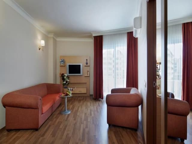 FAMILY ROOM CONNECTING ROOM