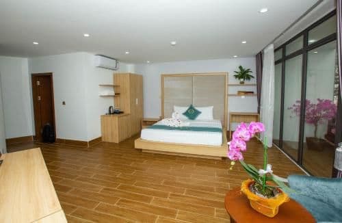 Deluxe Double Room (2 Adults + 1 Child)