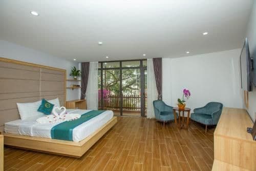 Deluxe Double Room (2 Adults + 1 Child)