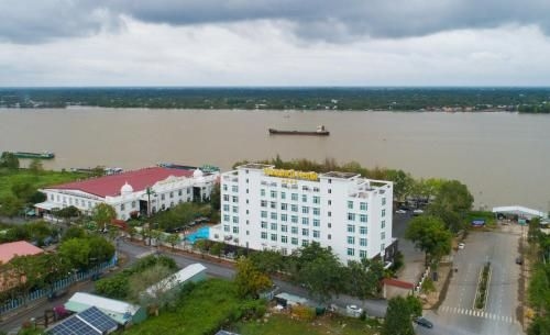 Van Phat Riverside Hotel1