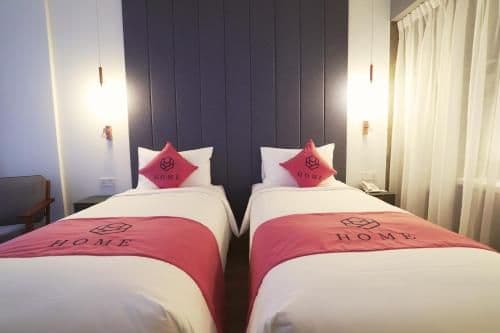 Deluxe Twin Room (Window)