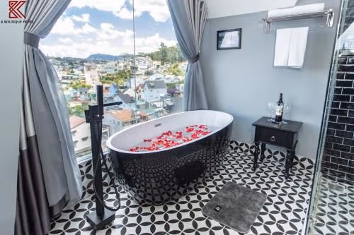 Queen Room with Spa Bath
