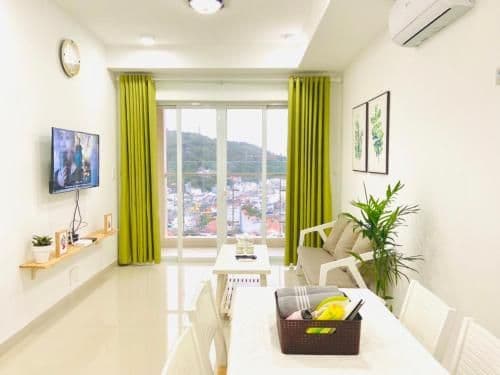 Apartment with Mountain View