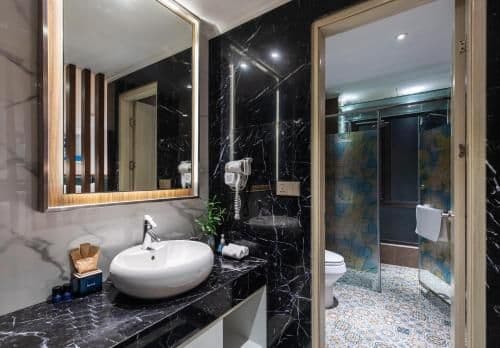 Suite with Lake View