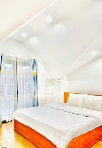 Queen Room with Balcony