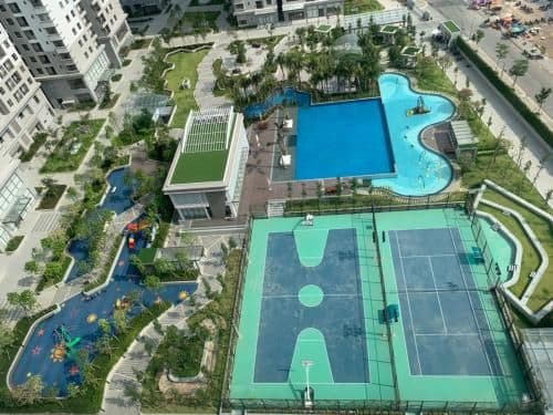 Apartment with Pool View