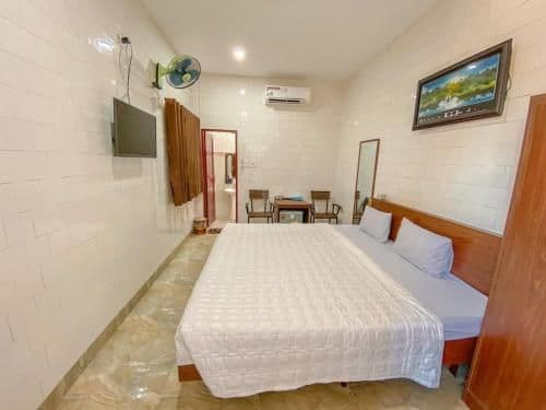 Deluxe Room (2 Adults + 1 Child)