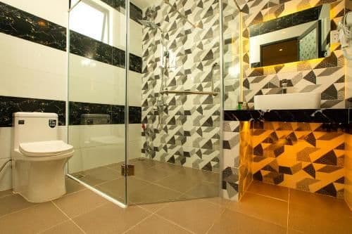 Queen Room with Shared Bathroom