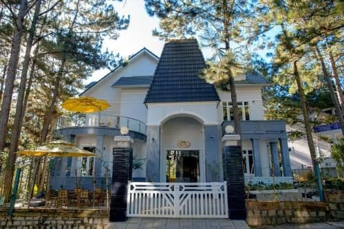 Villa with Garden View
