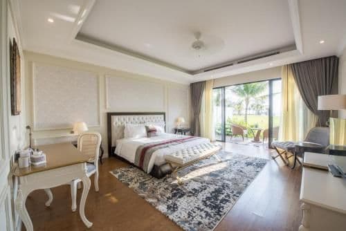 Four-Bedroom Villa with Balcony and Ocean View