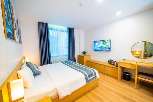 Deluxe Room (2 Adults + 1 Child)