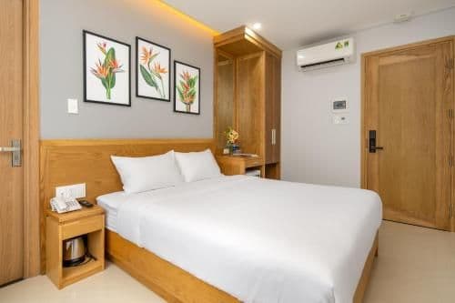 Deluxe Room (2 Adults + 1 Child)